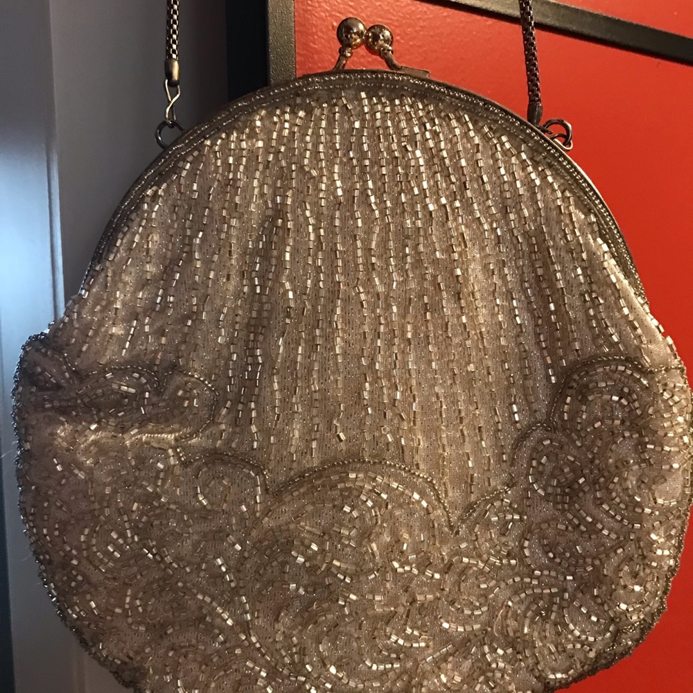 Vintage Regal beaded clutch or chain twist closure